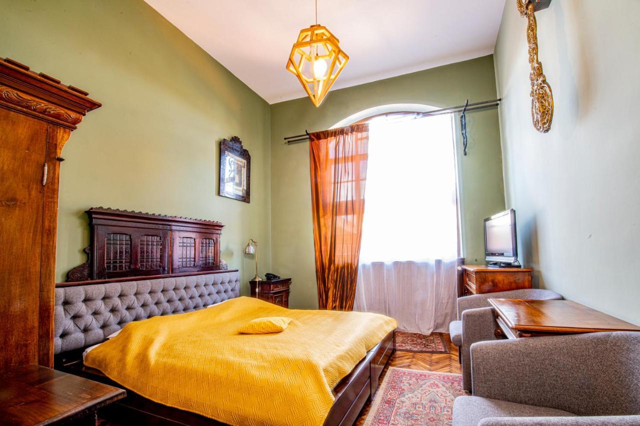 Hotel Poesis Сату-Маре Екстер'єр фото