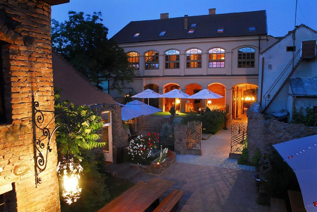 Hotel Poesis Сату-Маре Екстер'єр фото