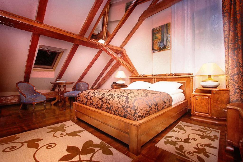 Hotel Poesis Сату-Маре Екстер'єр фото